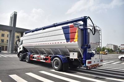 Reliable Feed Transport Truck for Large Scale Pig Farm